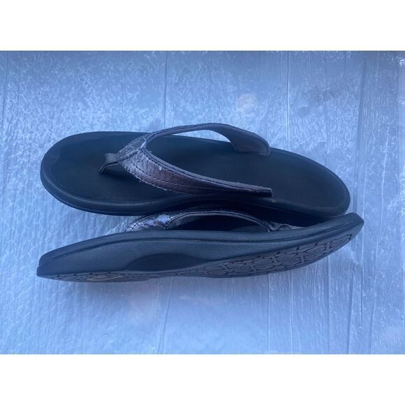 Olukai Women’s Metallic Gray Flip Flop Sz 9 US - Picture 6 of 9